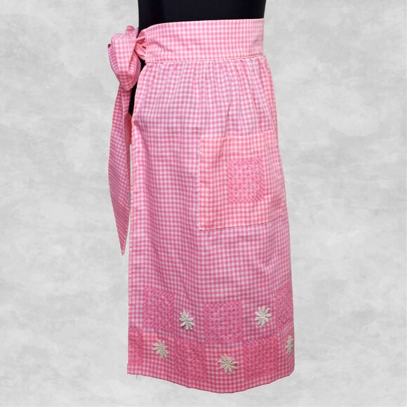 Vintage Pink Gingham Apron Hand Smocked Embroidered Daisies Pocket Mid-Length - Picture 5 of 7